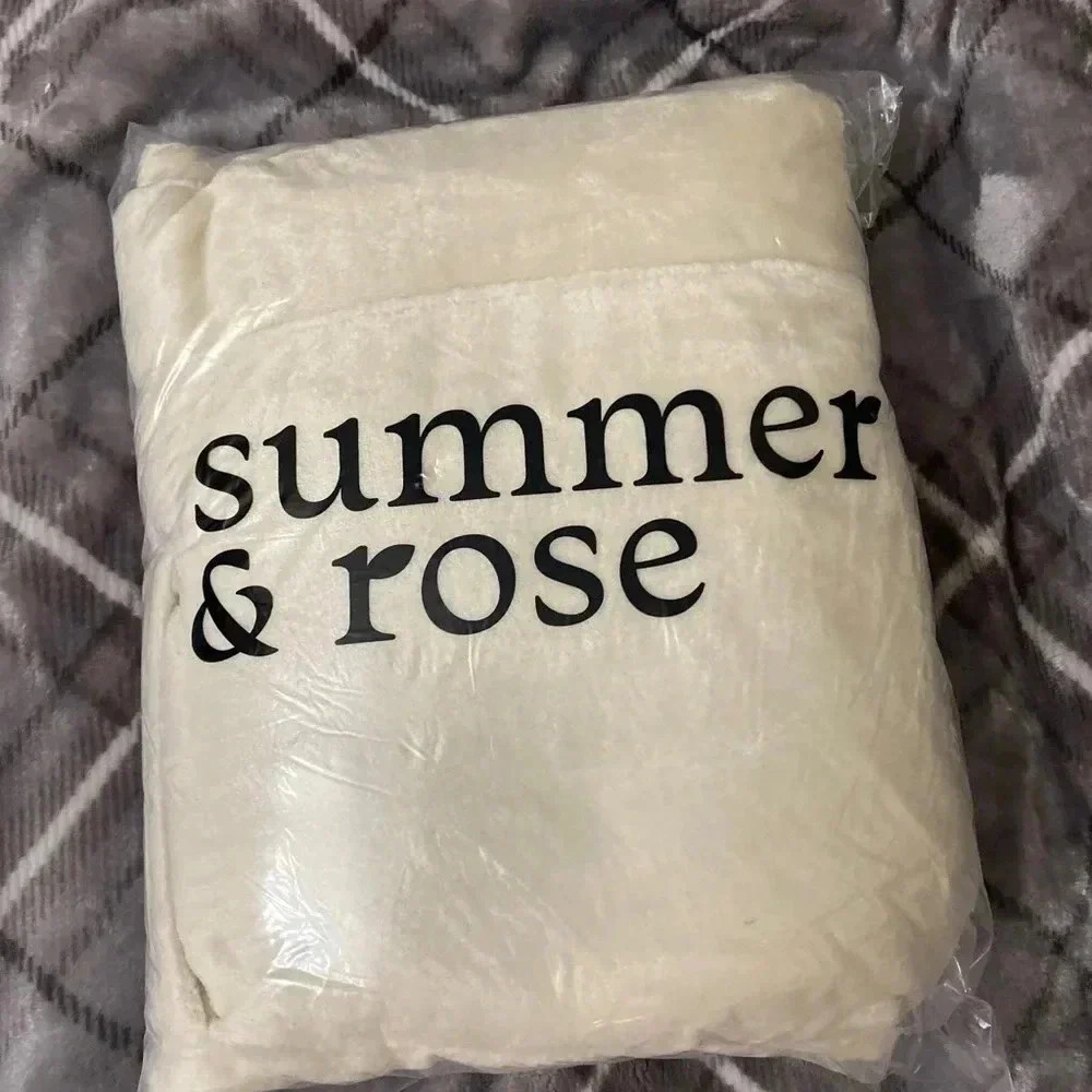 Summer & Rose comfy robe